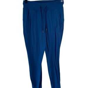 Lululemon Athletica Women’s Blue Jogger Sweatpants with Tapered Leg Size 2